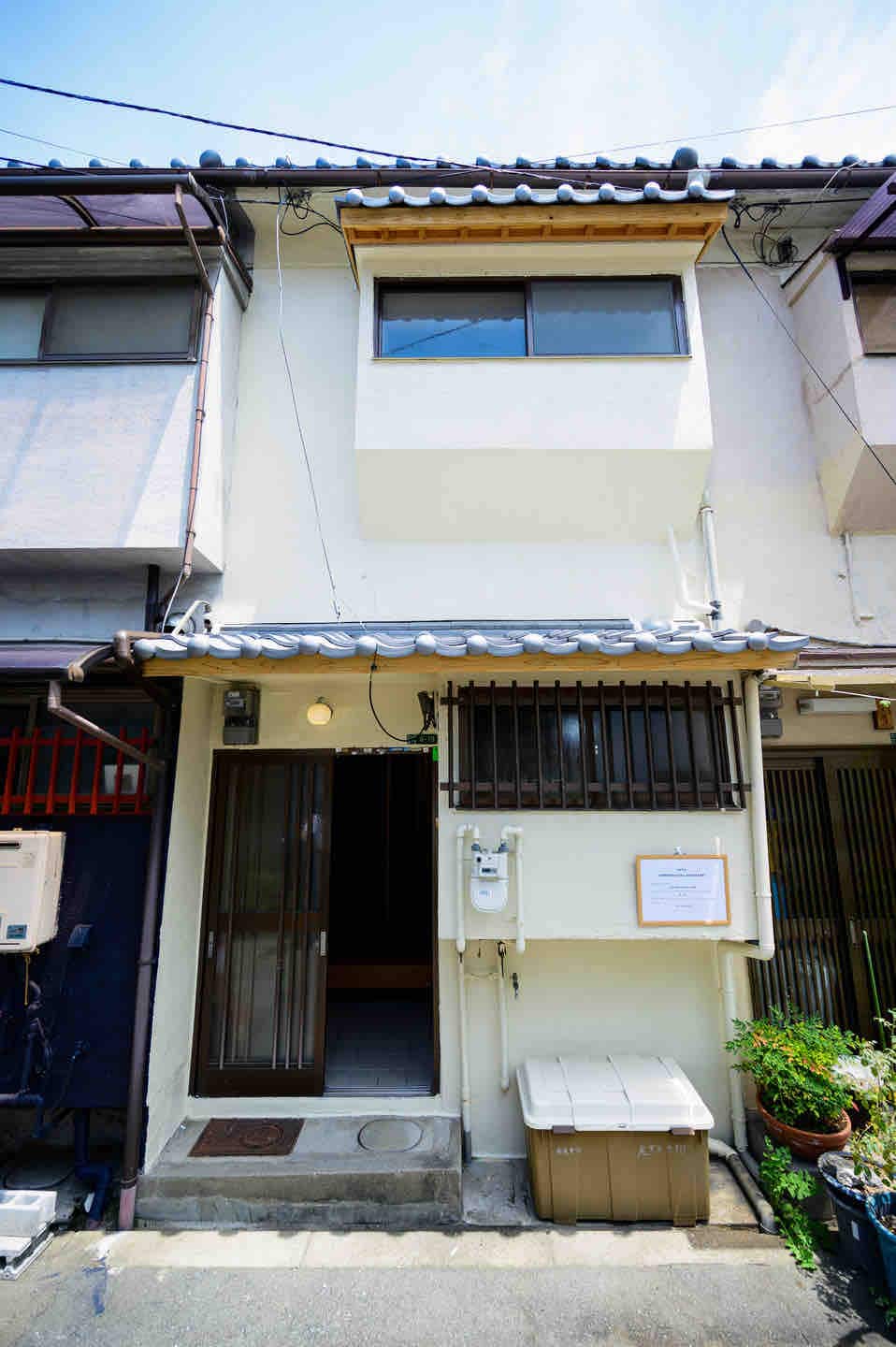5 minutes walk from Nishikujo Station, 5 minutes to Umeda & USJ