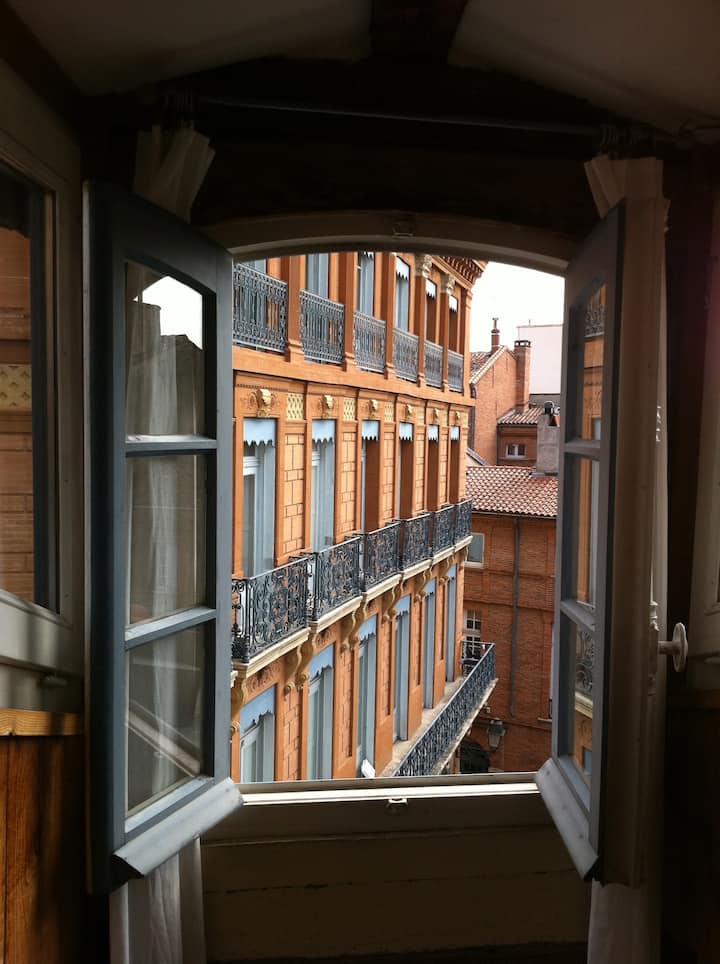 18thCentury Renovated Attic Studio Apartments for Rent in Toulouse, MidiPyrénées, France Airbnb