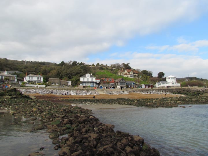 Family cottage near beautiful cove