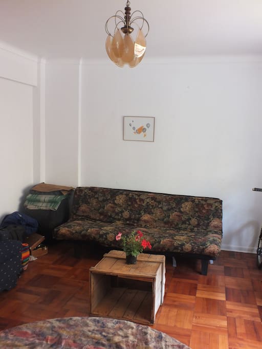 salon muy espacioso y luminoso
