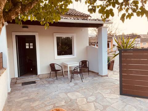 Louvros Luxury Suites