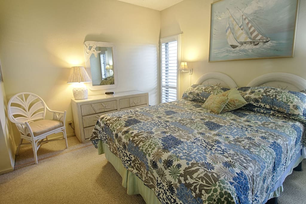 Bedroom with full bath
