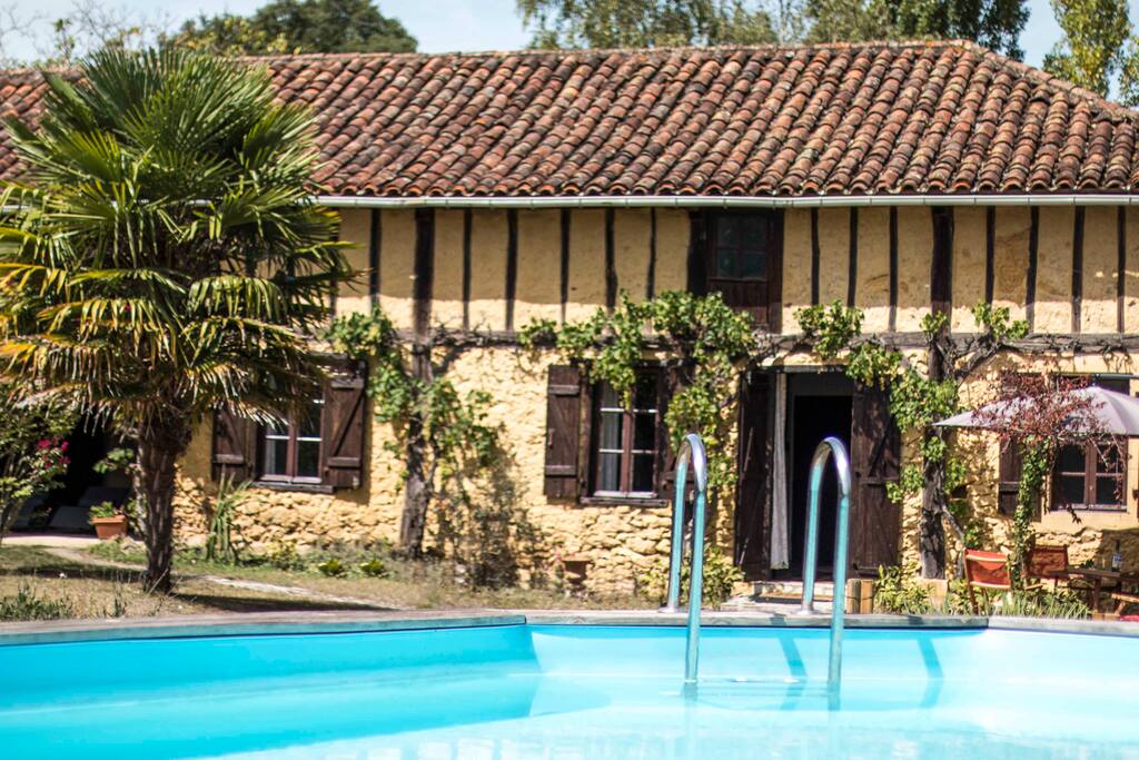 gîte vu depuis la piscine