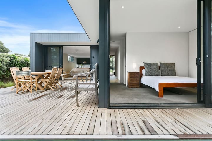 Sleek, Stylish Royal Family Abode in Portsea