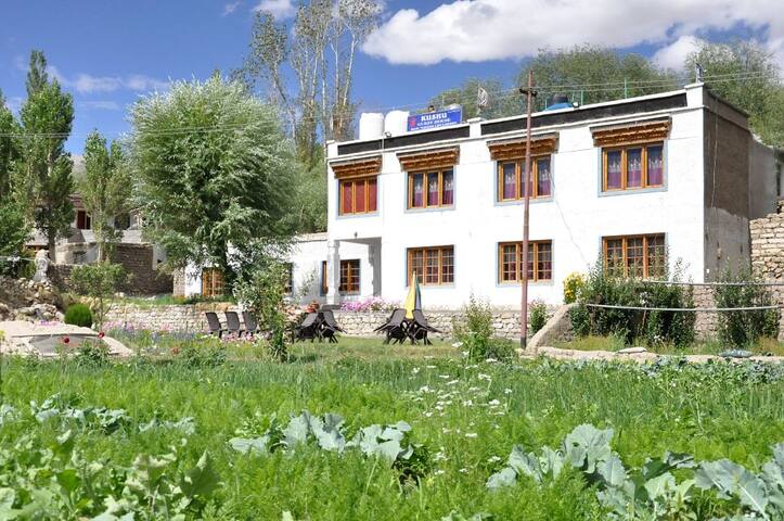 Cozy stay 1, close to the market, away from crowd