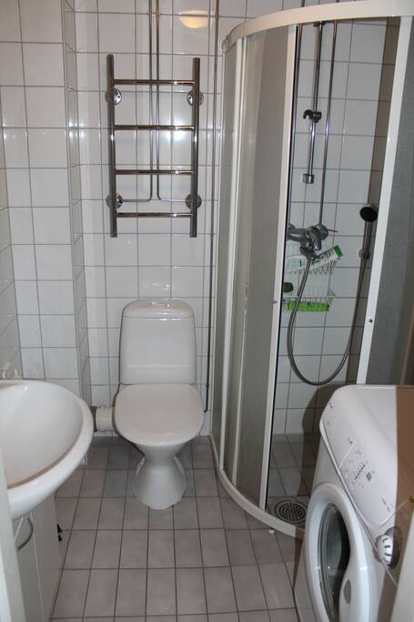 Bathroom (shared)