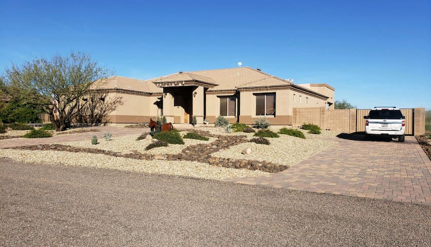 Large Space to Relax, Hiking Trails, Hot Tub