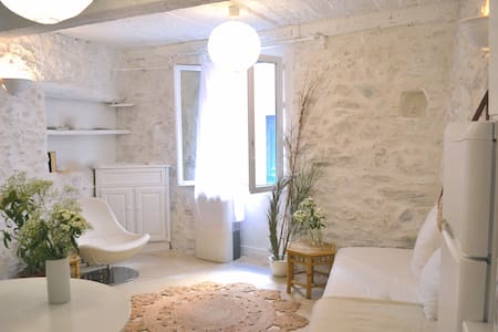 St Tropez Old town 1 min from beach - La Ponche