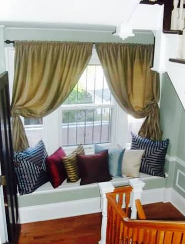 Beautiful Colonial near NYC! gallery image 3