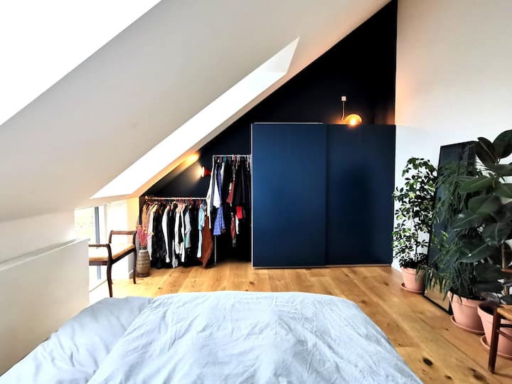 Spálňa 1 (posteľ má rozmery 180 x 200 cm)