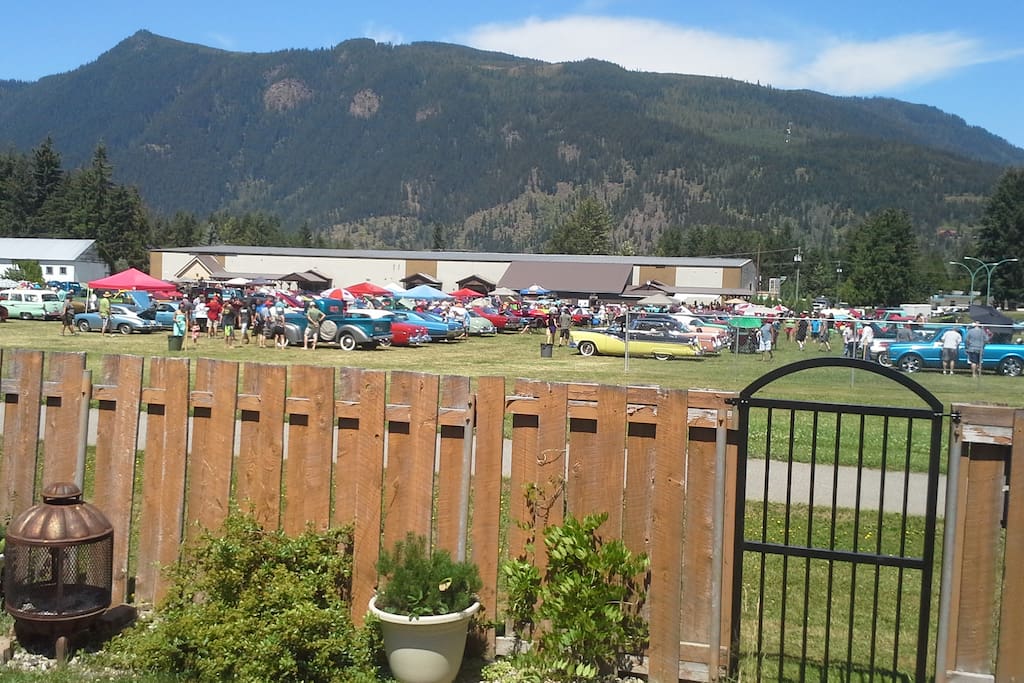 Backyard opens to Finlayson Park ball fields, Recreation Centre & ice rink, curling rink, skate park, with a perimeter walking path & outdoor gym equipment.