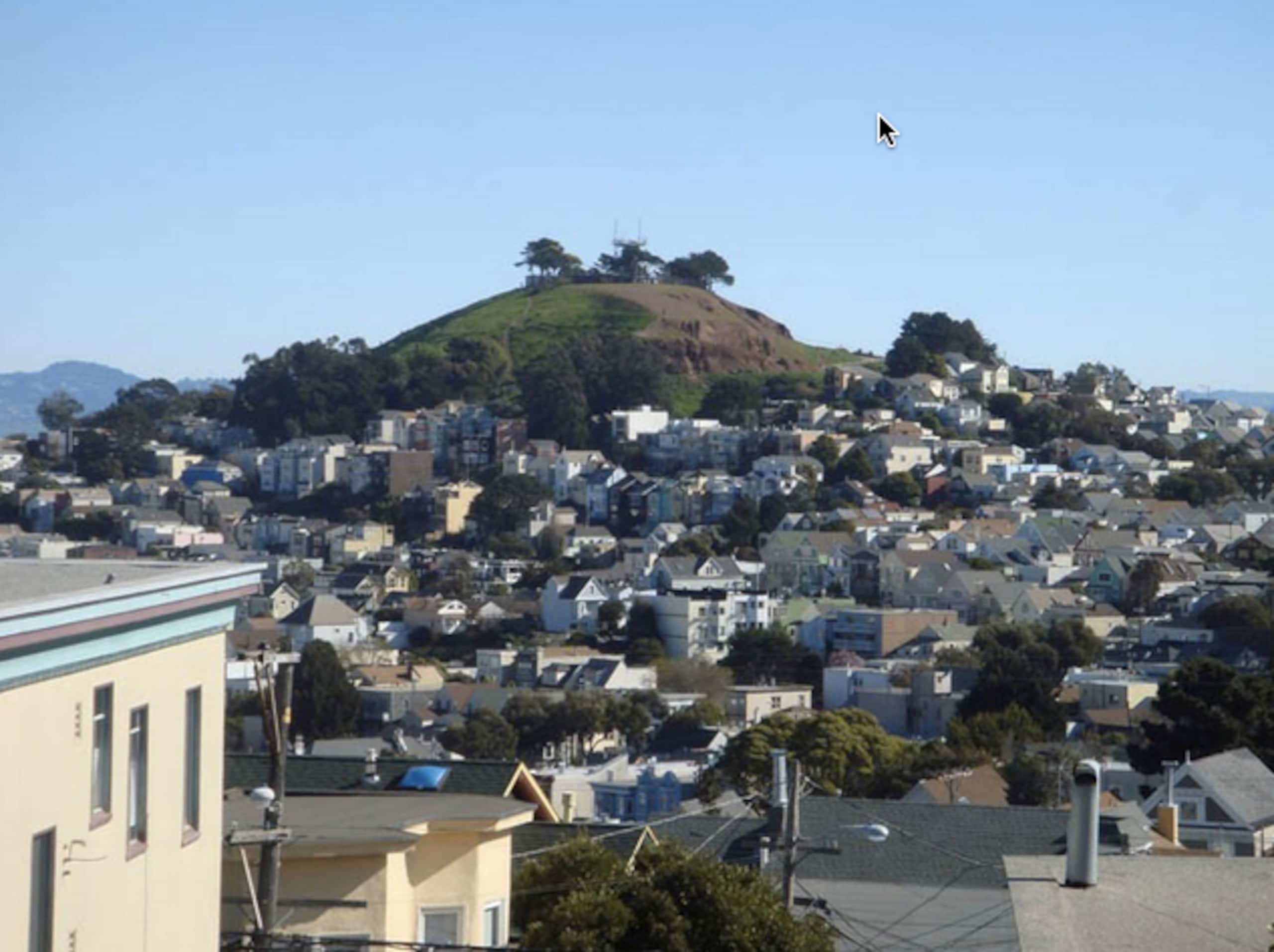 Home in San Francisco · ★4.91 · 4 bedrooms · 5 beds · 2.5 baths - Image 18