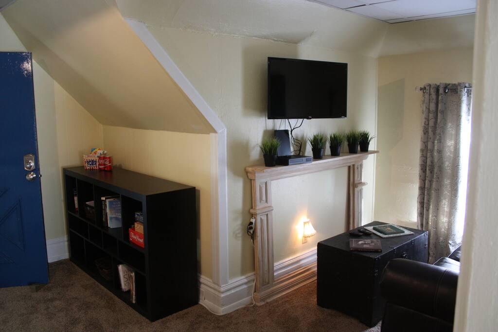 Enjoy the living room with our Smart TV and leather sofa. Login to your Hulu, Netflix, or Roku accounts, and you are ready for a night of vegging out while watching your favorite shows or movies. Popcorn and soda are provided for your movie snacks.
