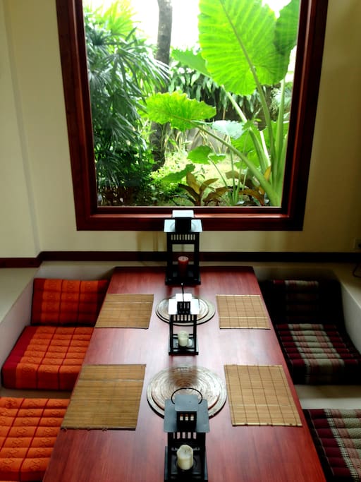 Japanese table to work and eat