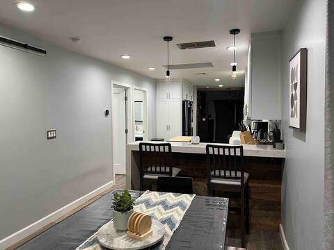 Relaxing Modern Escape | Free Parking On-Site