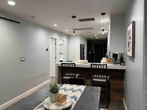 Relaxing Modern Escape | Free Parking On-Site