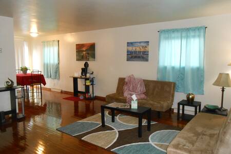 Private rooms near SU and Carrier Dome Room 3