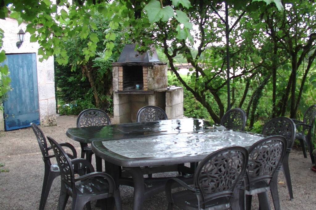 La terrasse et son barbecue