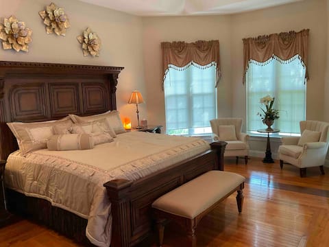 King Bed, Hot Tub, Private Balcony