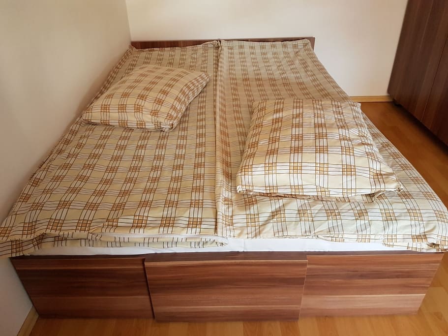 Double bed in the bedroom