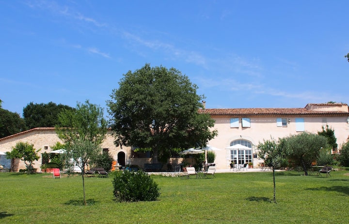 Le moulin du château *** Chambre confort - Hôtels à louer à  Saint-Laurent-du-Verdon, Provence-Alpes-Côte d'Azur, France - Airbnb