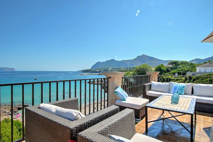 Stunning beachfront villa with direct access gallery image 5