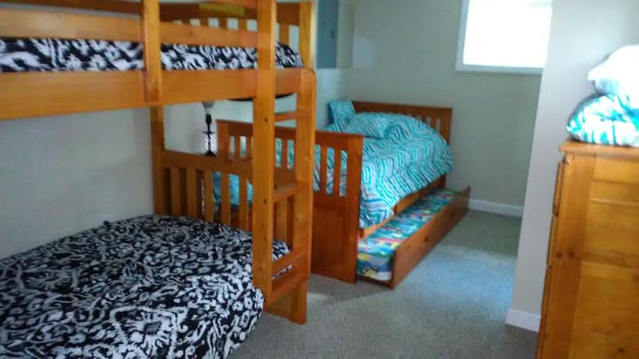 4 krevate dopio, fantastik për fëmijët!