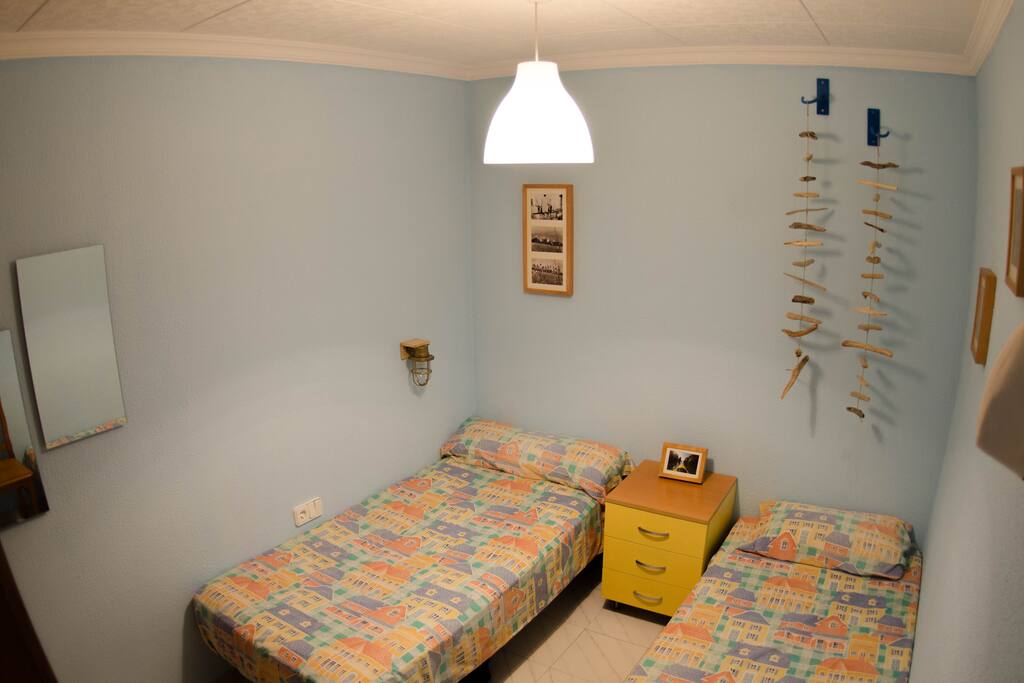 Habitación con posibilidad de juntar las dos camas.