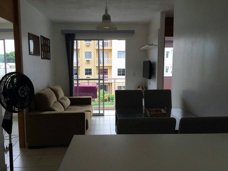 Mesa, sofá para duais pessoas sendo expansível para até 4 ( sofá retrátil )
Wifi
TV 32"