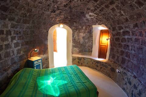 300 yr old Restored Guest House