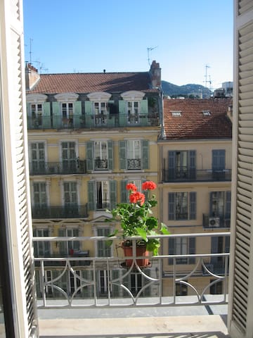 joli petit studio centre Nice