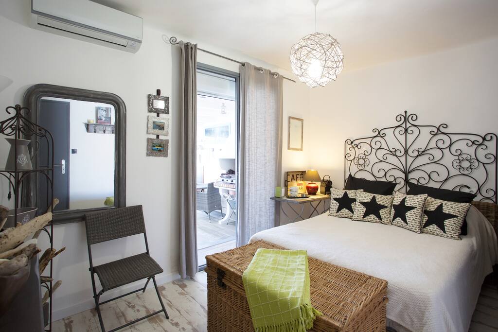CHAMBRE COTE SUD /DECO 2016
PORTE VITRÉE SUR TERRASSE