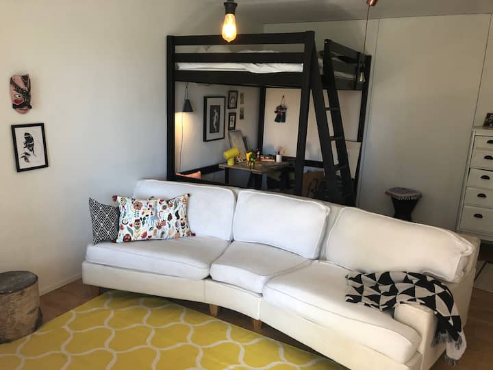 HYGGE FAMILY HOME FOR 7/ FREE PARKING