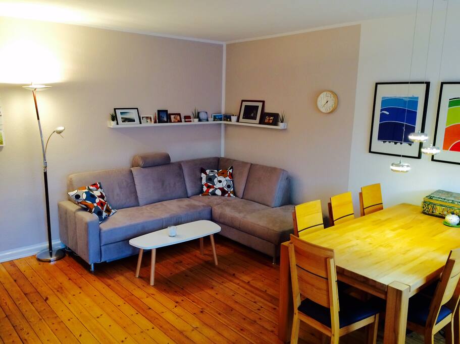 Spacious livingroom with a new studio couch.
