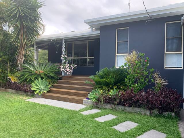 Large Beach Home at Cabarita Beach gallery image 2