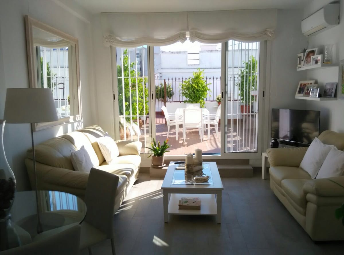 Popular Airbnb listing: Centrally located penthouse with a private terrace in Los Remedios