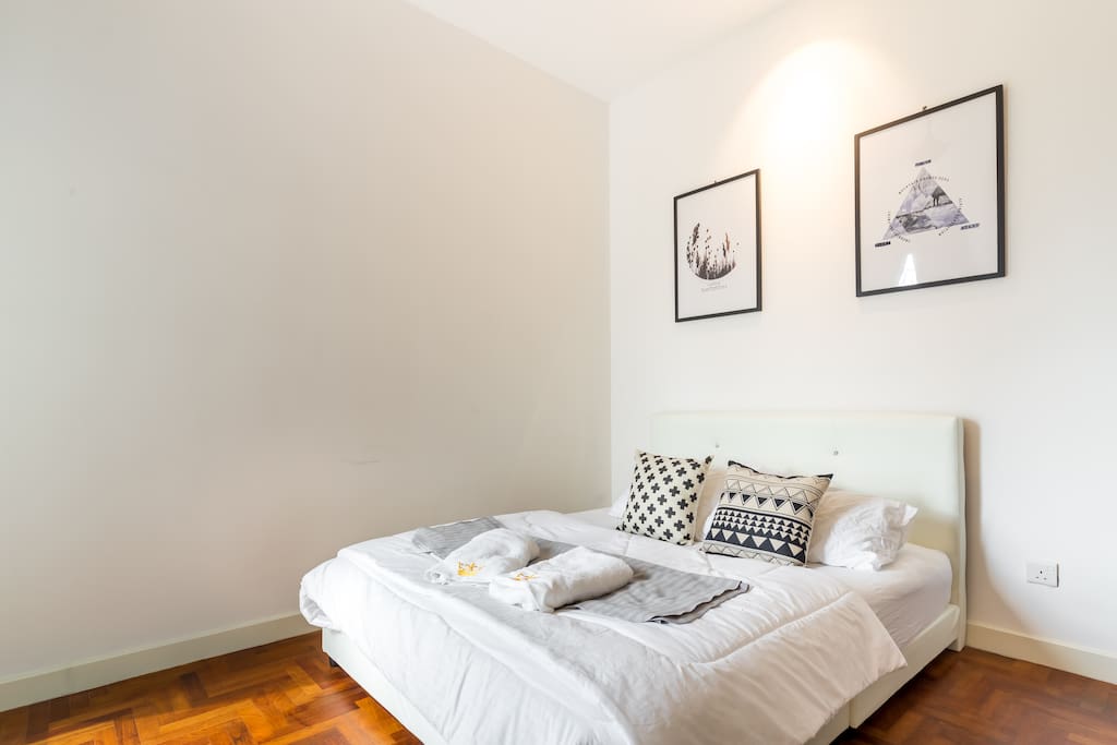 Second bedroom.