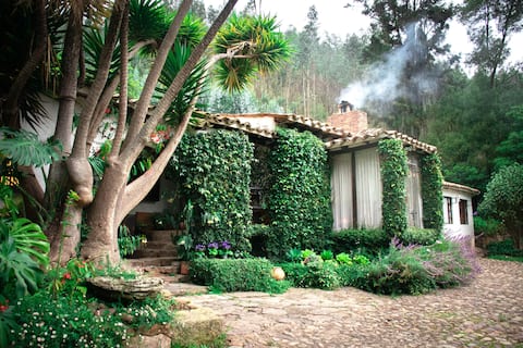 Finca La Mara, Colonial House with Forest