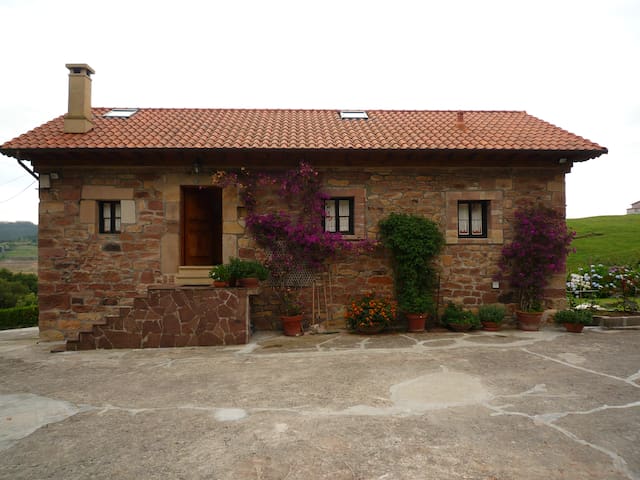 Cabaña Pasiega restaurada cerca de todo. Con WIFI.
