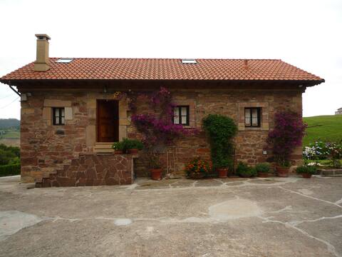 Restored Pasiega cabin, close to everything. With WIFI.