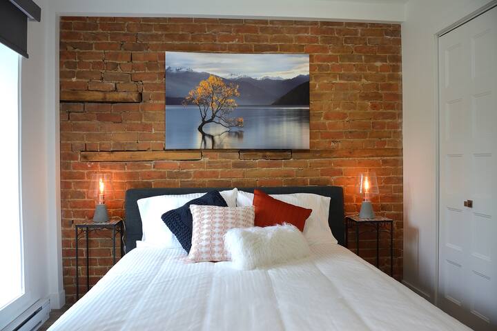 Rooftop Deck w/Mont-Royal views- 4 Full Bathrooms! gallery image 4