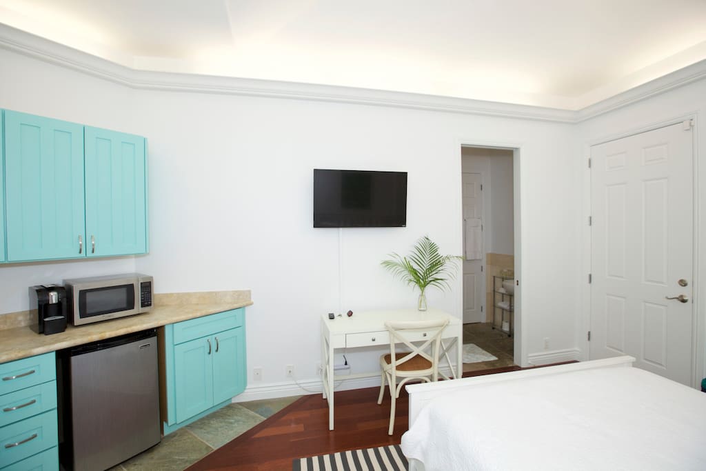 Kitchenette and desk