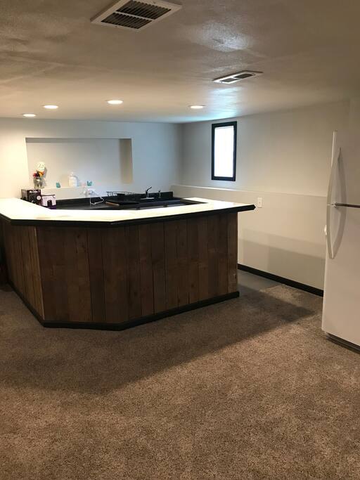 Wetbar and fridge