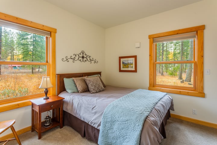 Guest bedroom