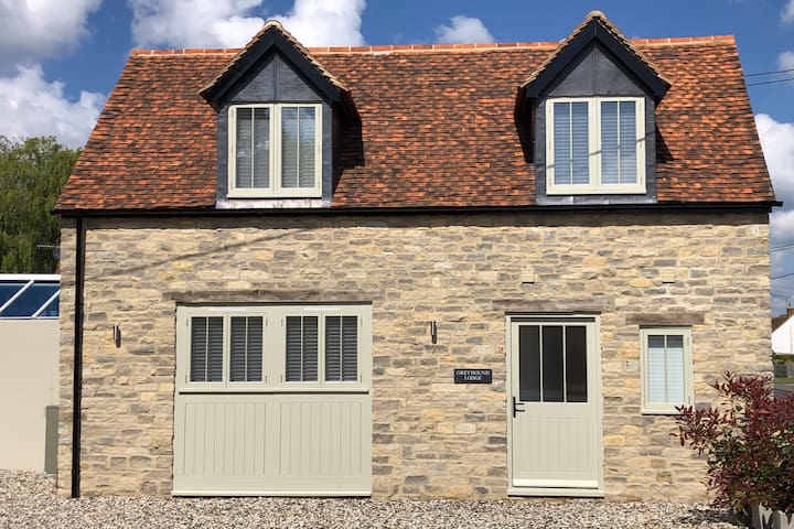 Beautifully restored lodge in Launton, nr Bicester