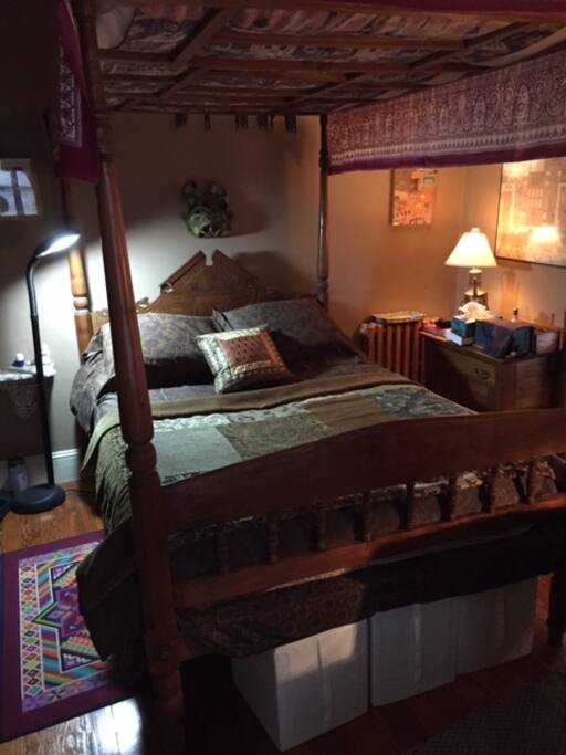 Canopy bed, reading lights