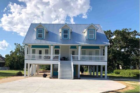 Gulf Moon Beach House II
Waterfront Home with pool