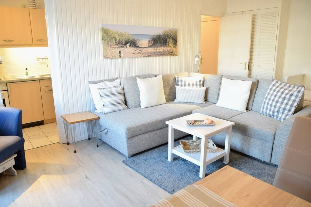 Großes Sofa über Eck