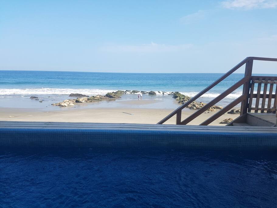 PISCINA CON VISTA AL MAR