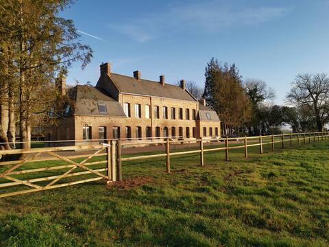 6 bedroom manor (14p) on 4 ha estate